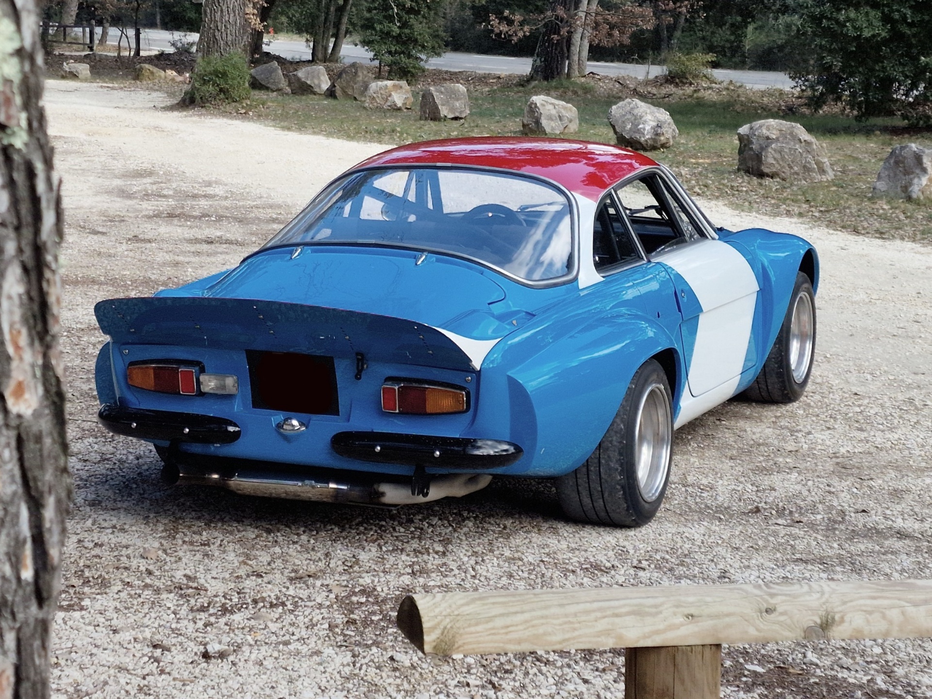 Alpine A110 1800 VB Bis vue arrière, spoiler et échappement compétition