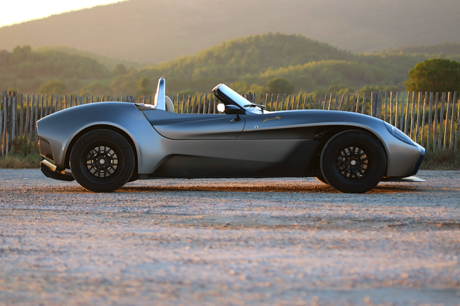 Profil de la Jannarelly Design-1 au coucher de soleil, exemplaire homologué en France à vendre dans la région de Lyon.