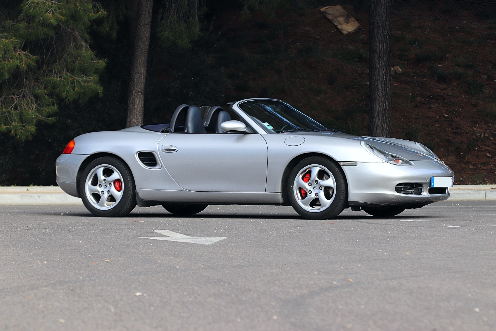 Porsche Boxster 986 argent de profil complet capote ouverte
