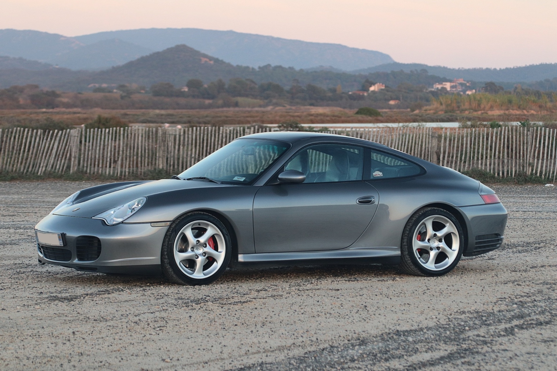Porsche 996 Carrera 4S grise trois quarts avant