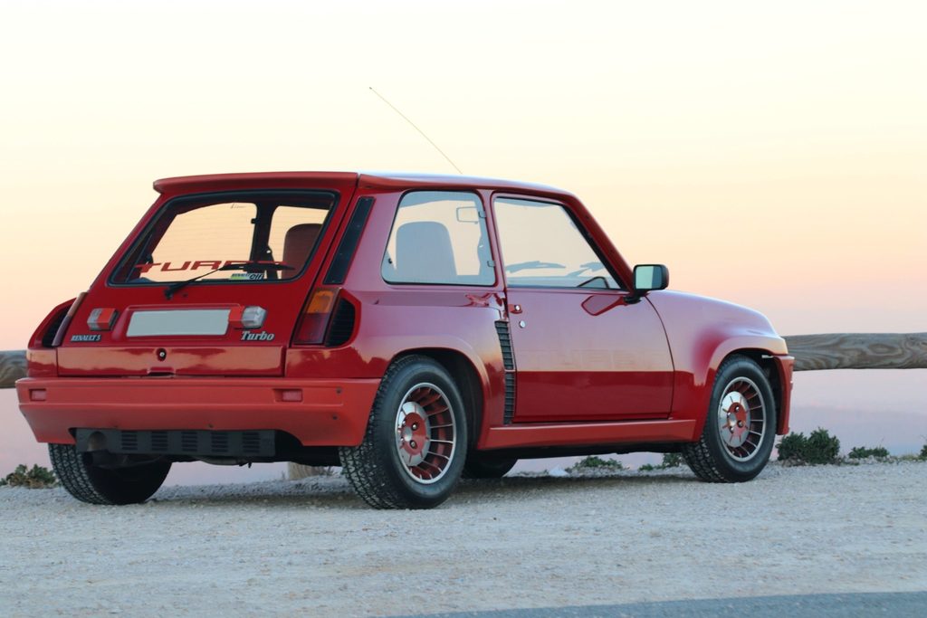 Renault 5 Turbo en studio cinématographique