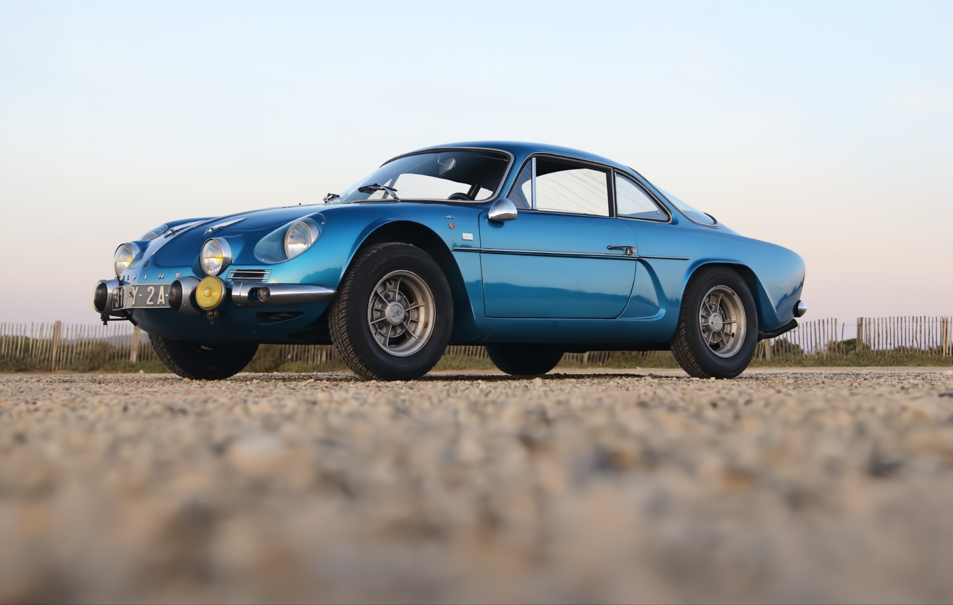 Alpine A110 1300 G bleue de profil