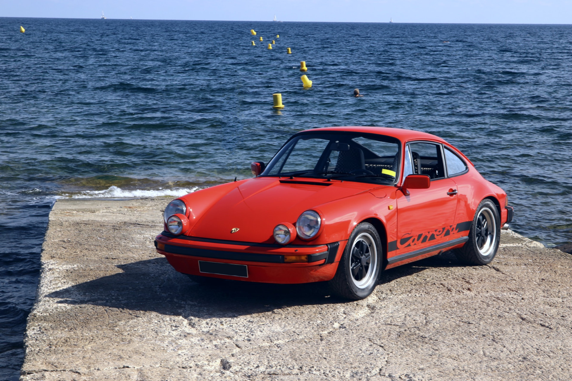 Porsche 911 SC vue avant sur la digue