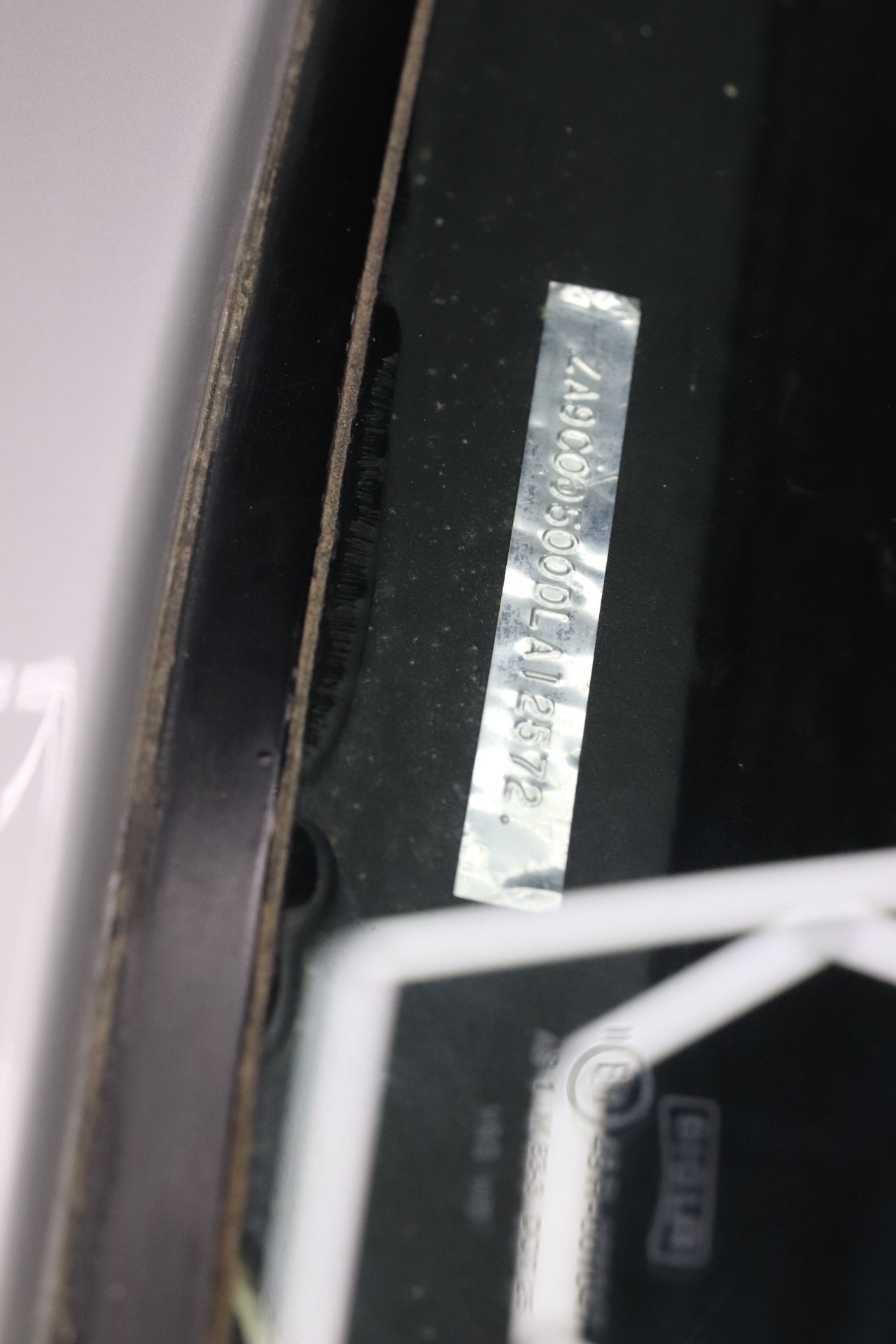 Étiquette VIN d'origine collée sur le châssis