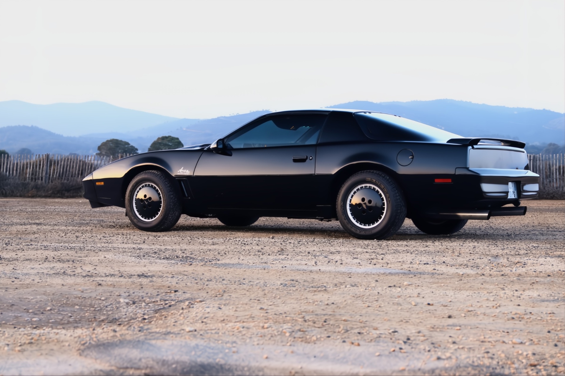 KITT K2000 vue de profil au coucher du soleil