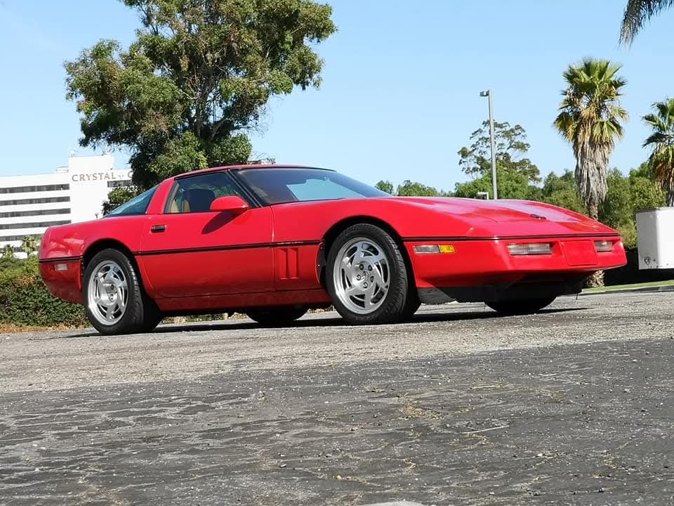 Corvette C4 ZR-1 rouge vue de profil