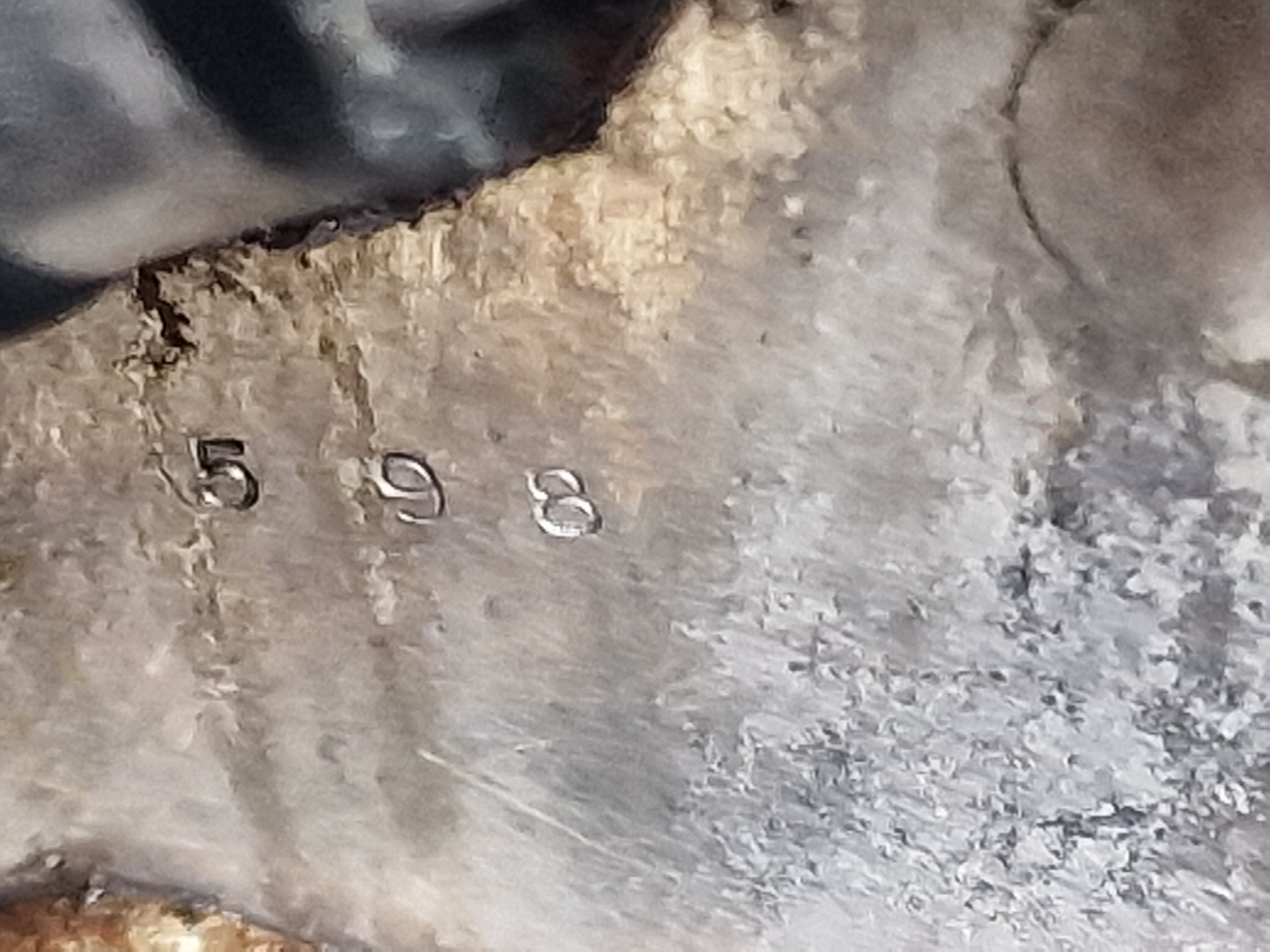 Frappe de numéro sur bloc moteur
