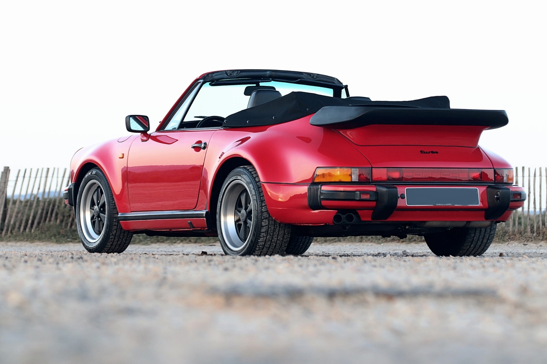 Porsche 930 Turbo Cabriolet 1989 vue arrière trois quarts