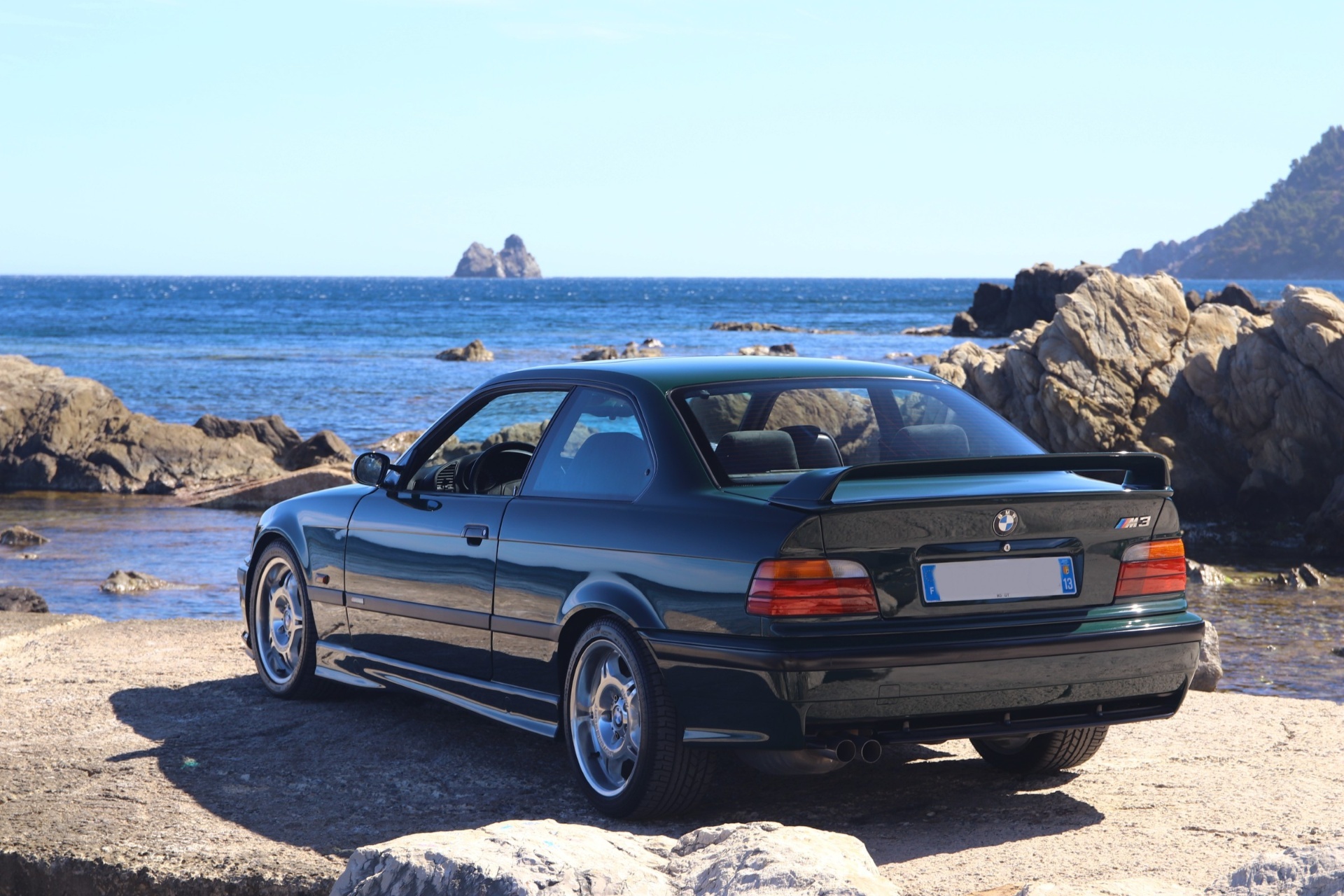 BMW M3 GT E36 vue de trois-quarts arrière, aileron réglable visible
