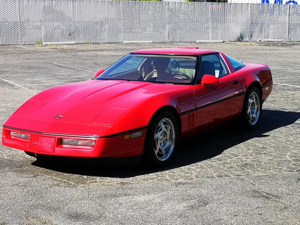 Chevrolet Corvette C4 ZR-1 rouge de trois quarts avant