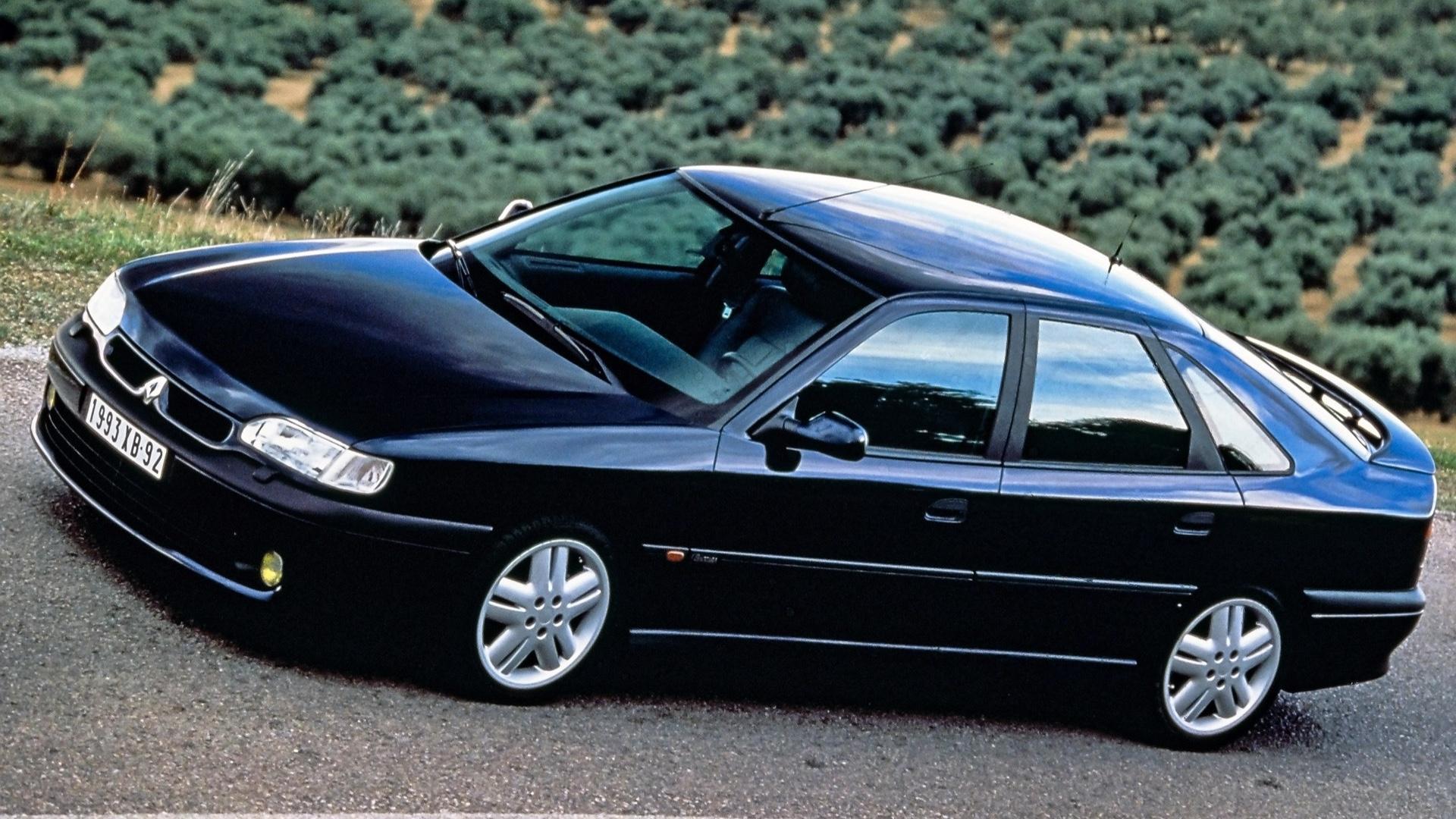 Renault Safrane Biturbo noire de profil