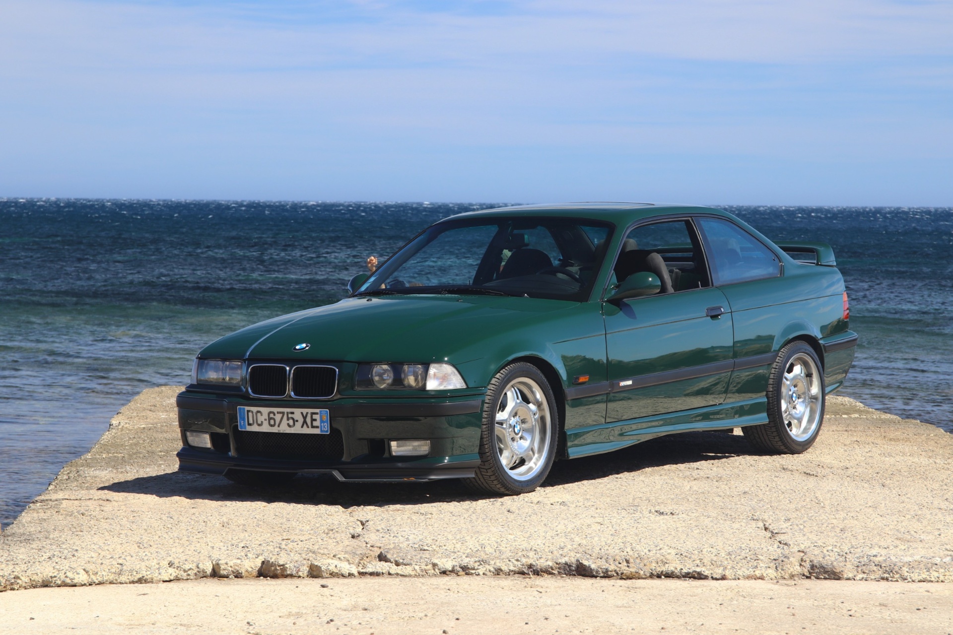 BMW M3 GT E36 vert British Racing Green au bord de la Méditerranée à Cannes