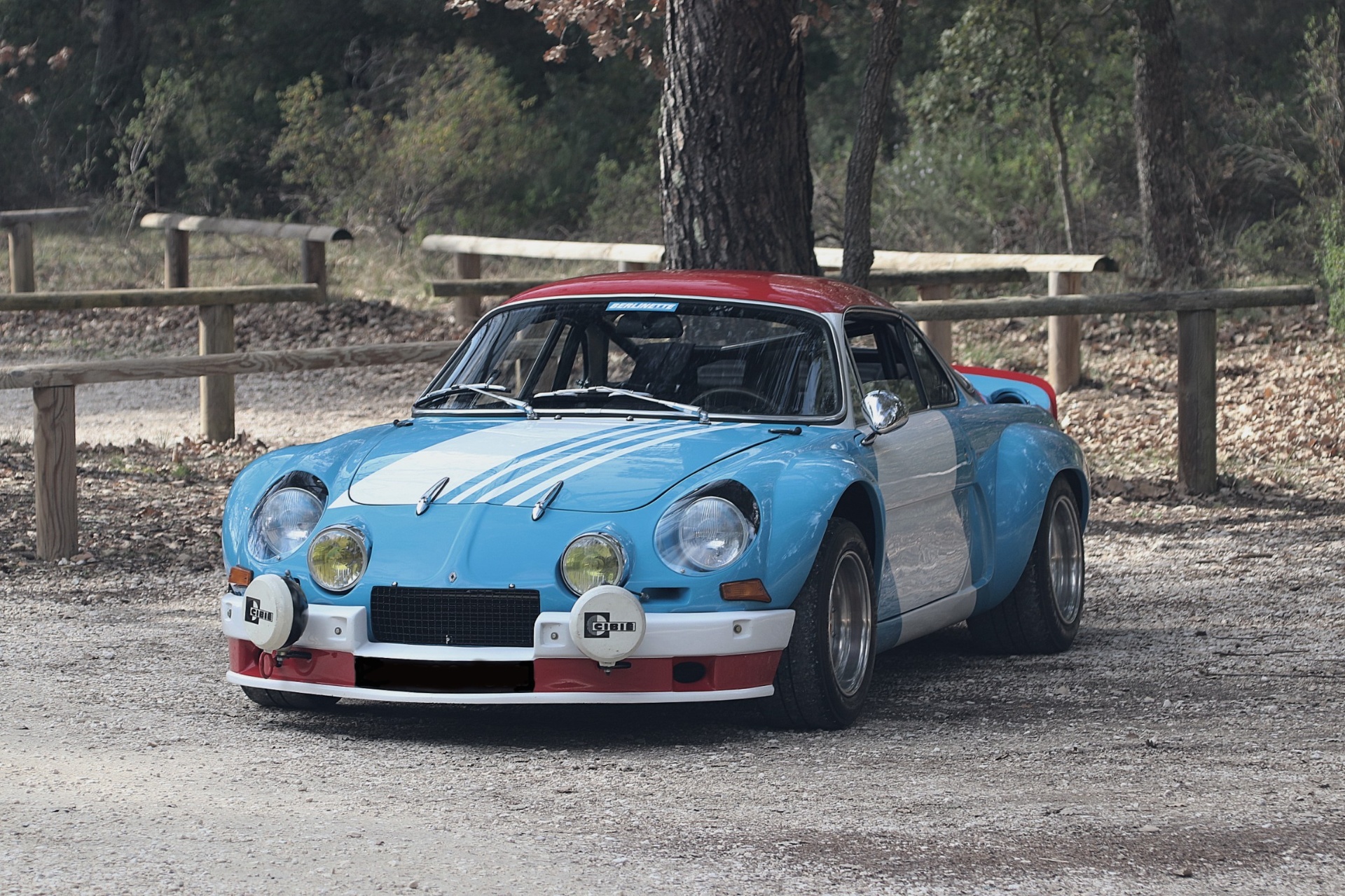 Alpine A110 1800 VB Bis vue de face avant, phares longue portée Cibié